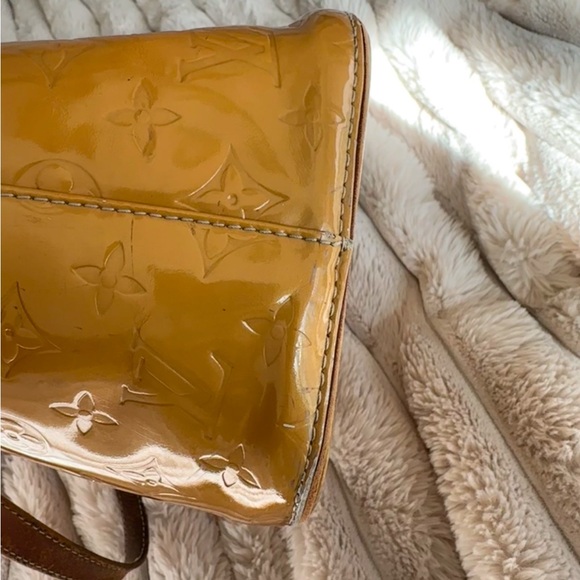 Louis Vuitton Houston Vernis Monogram - Picture 3 of 10